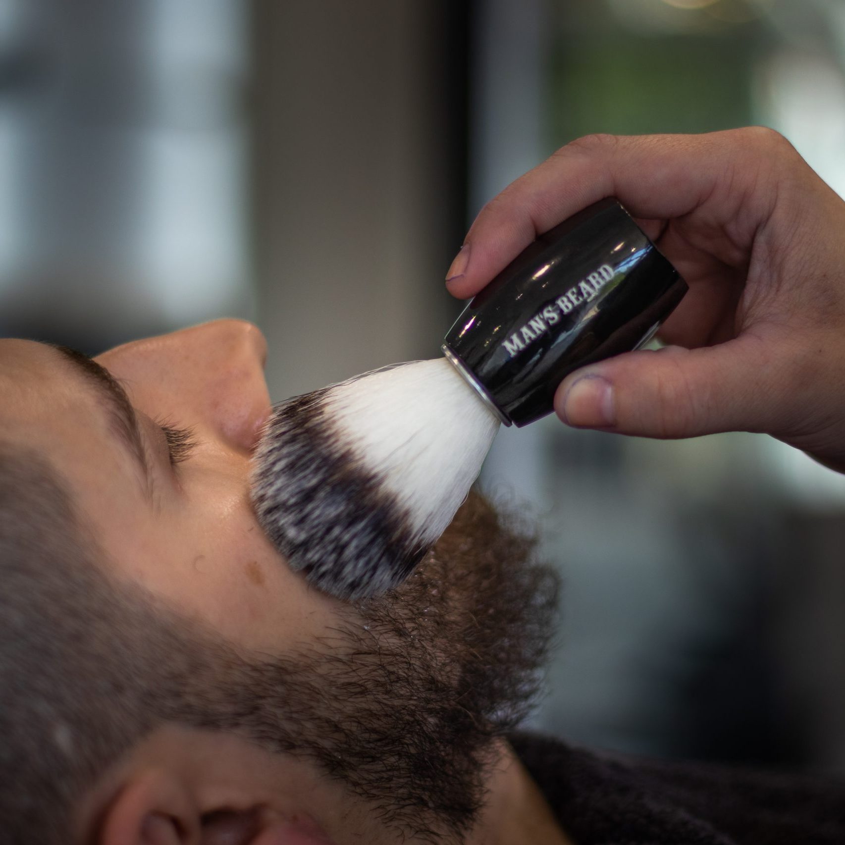 man-s-beard-blaireau-bo-te-en-bois-mousse-nylon-synth-tique image 3
