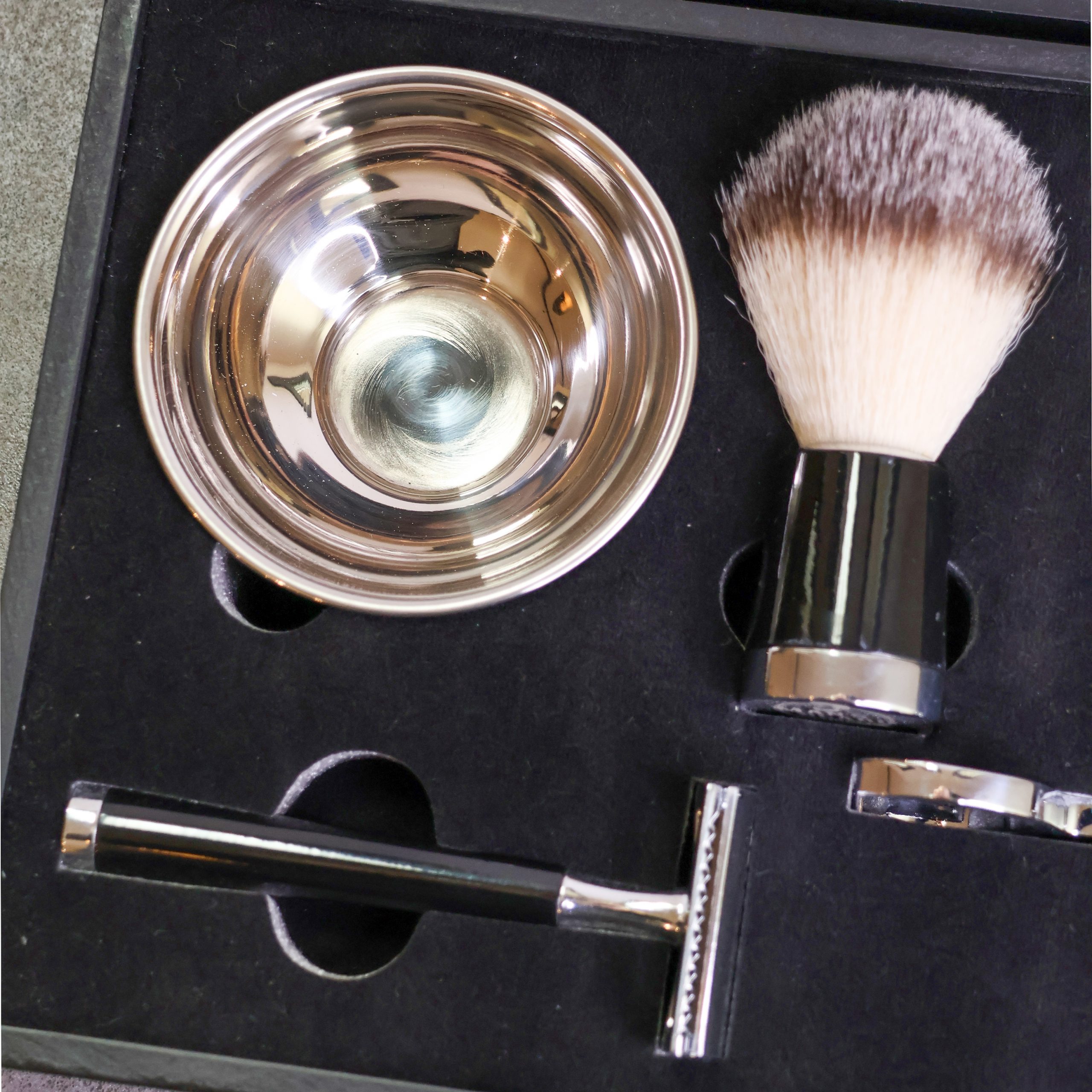 man-s-beard-coffret-noir-rasoir-kit-rasage-4-pi-ces image 2
