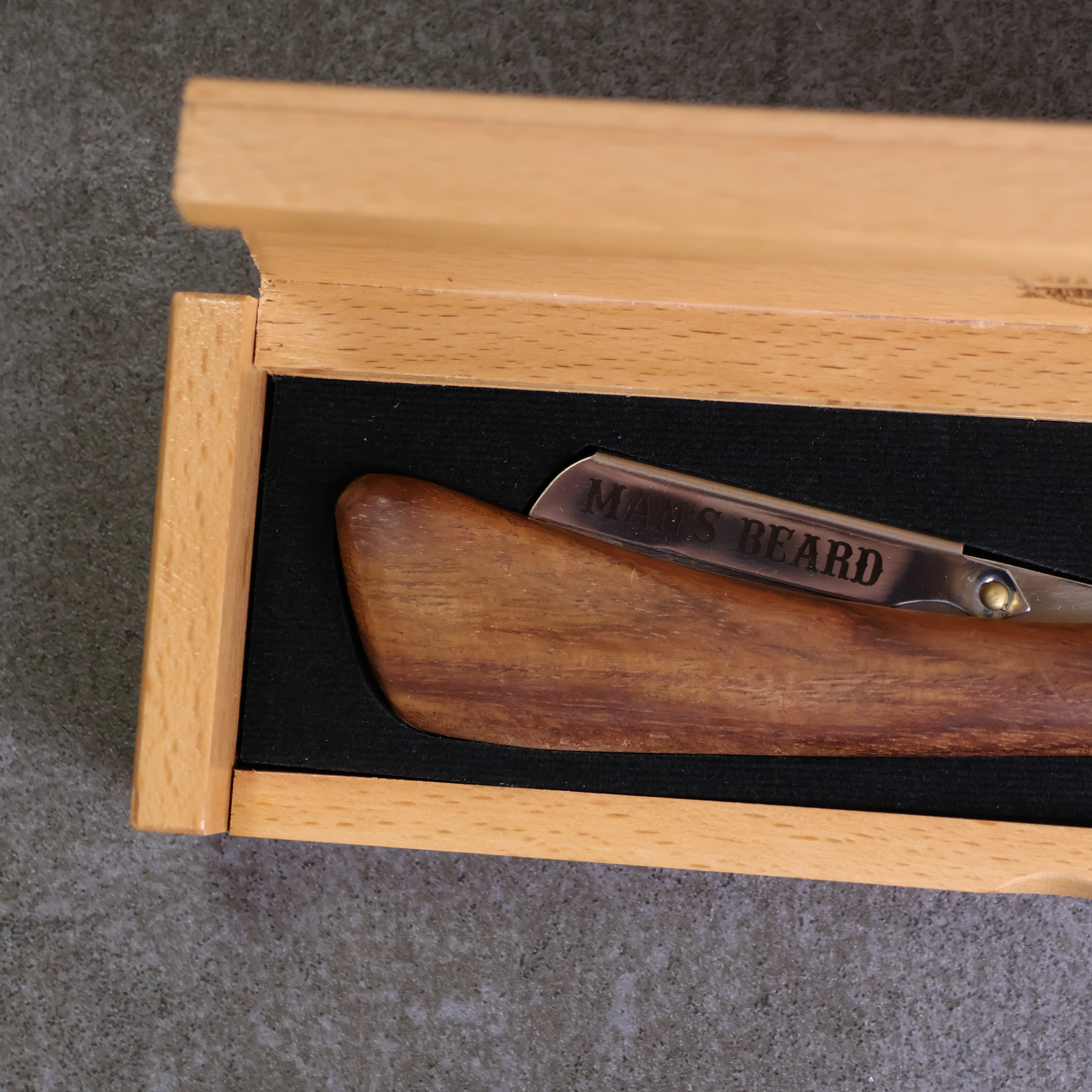 man-s-beard-shavette-bois-coffret-luxe-rasoir image 2