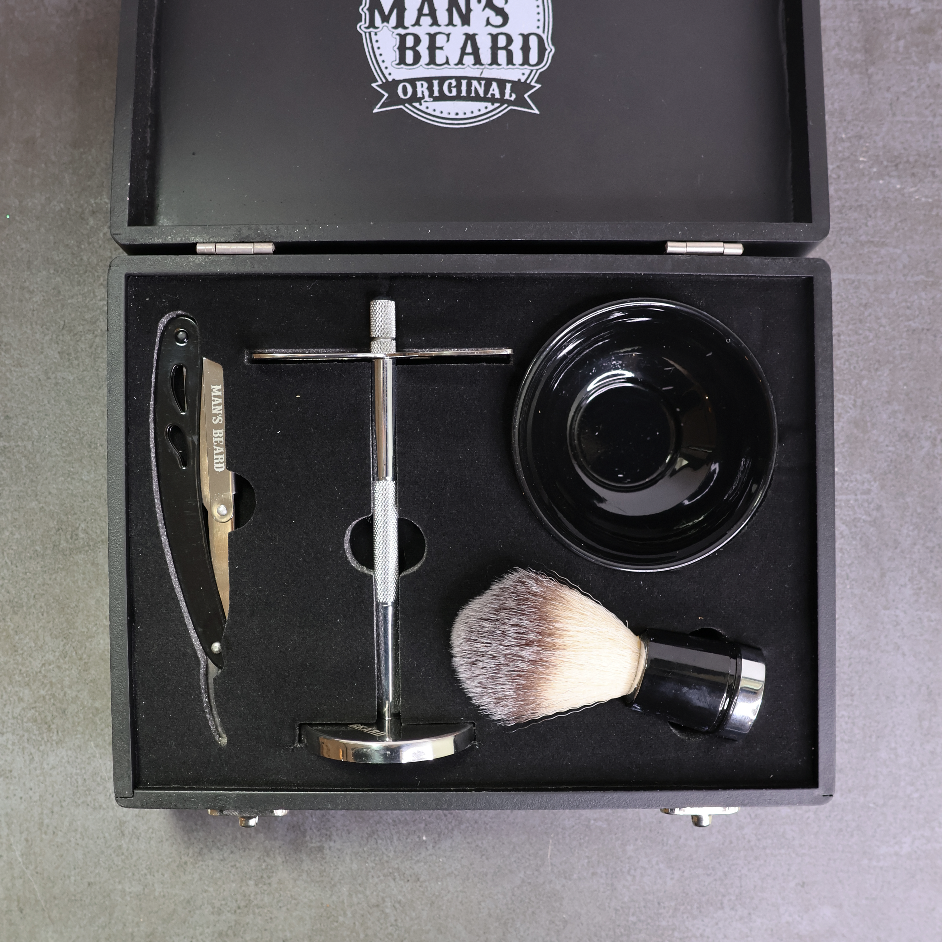 man-s-beard-coffret-noir-shavette-kit-rasage-4-pi-ces image 1
